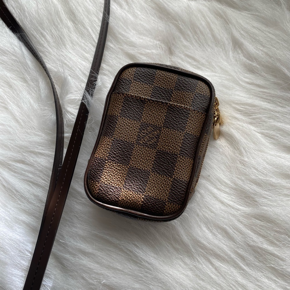 small pouch de with strap